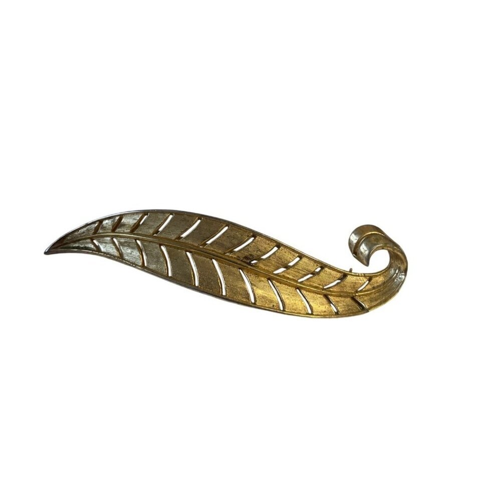 Trifari Vintage‎ Gold Tone Leaf Brooch Pin Curved Textured Elegant Jewelry